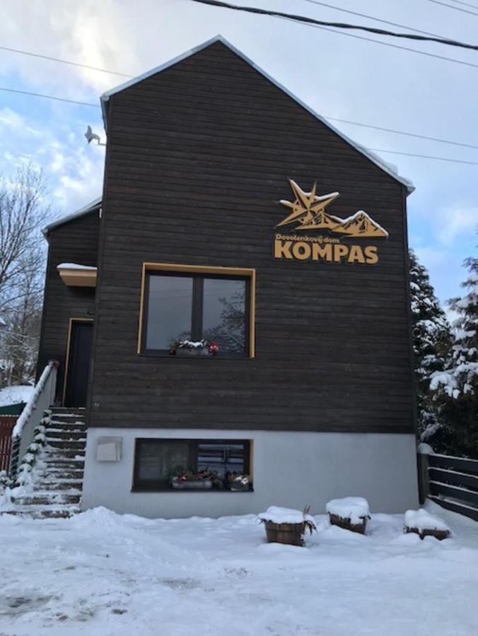 Dovolenkovy Dom - Kompas Pavčina Lehota Buitenkant foto